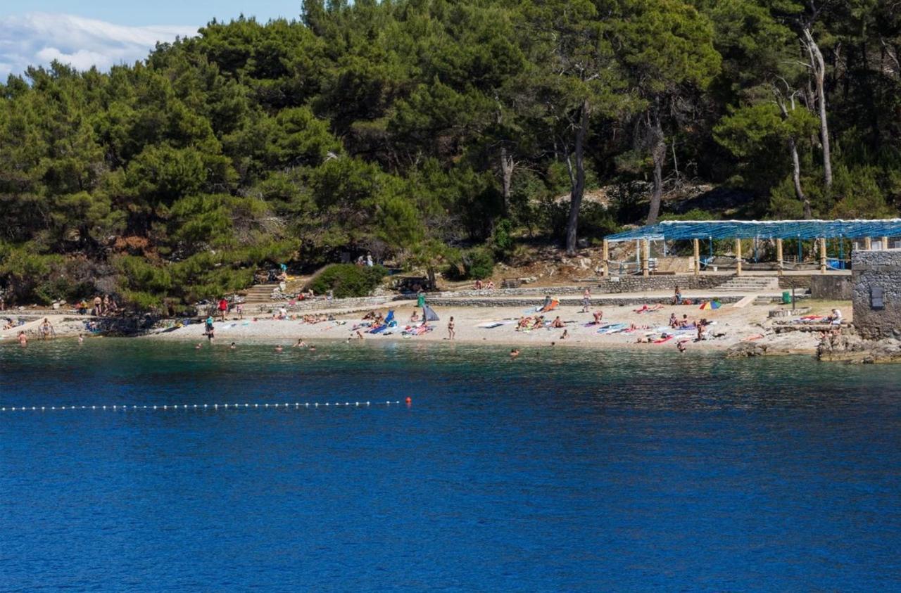 Mediterranes Ferienhaus M. Terrasse Veli Lošinj Екстериор снимка