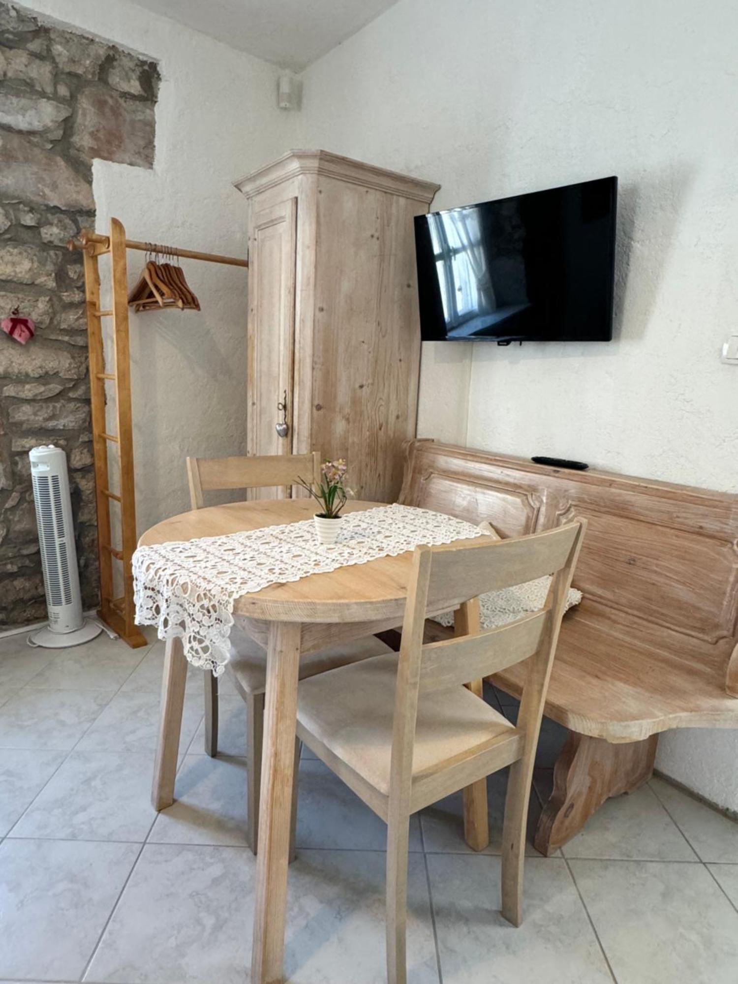 Mediterranes Ferienhaus M. Terrasse Veli Lošinj Екстериор снимка