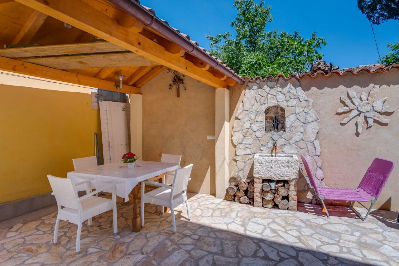 Mediterranes Ferienhaus M. Terrasse Veli Lošinj Екстериор снимка
