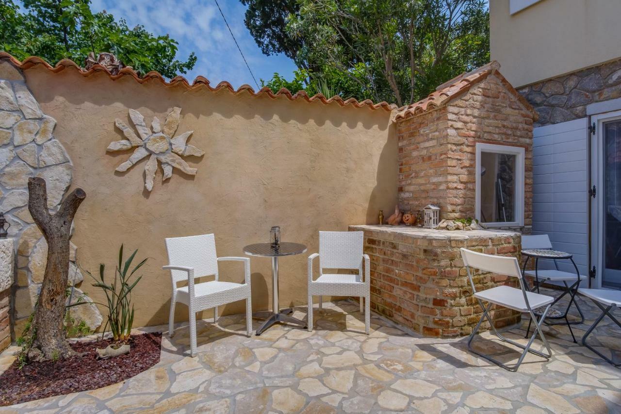 Mediterranes Ferienhaus M. Terrasse Veli Lošinj Екстериор снимка