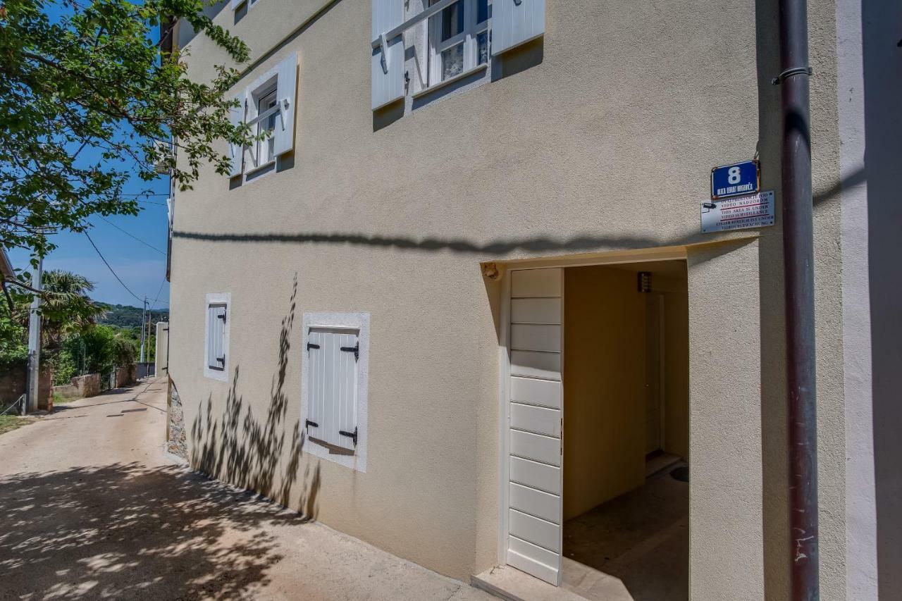 Mediterranes Ferienhaus M. Terrasse Veli Lošinj Екстериор снимка